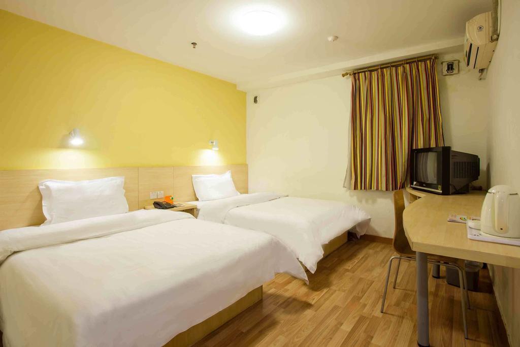 7Days Inn Nanchang North Railway Station Square Номер фото