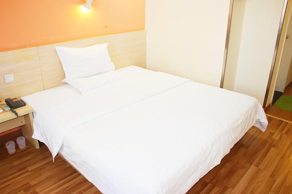 7Days Inn Nanchang North Railway Station Square Экстерьер фото