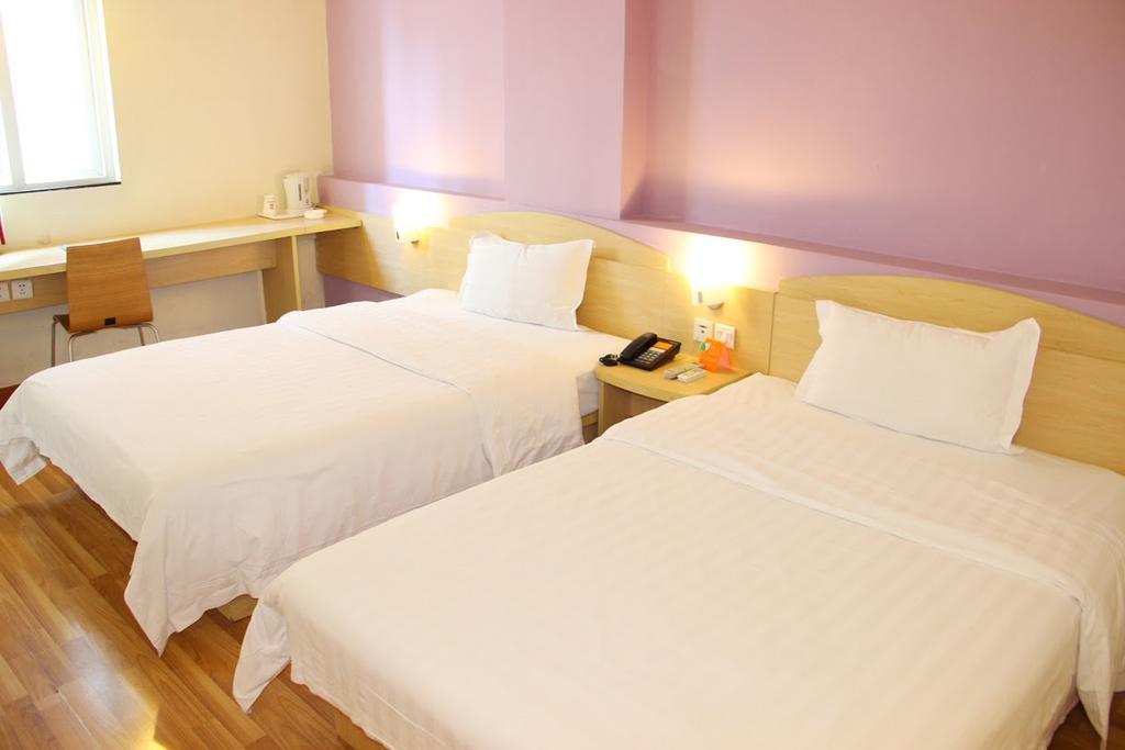 7Days Inn Nanchang North Railway Station Square Экстерьер фото