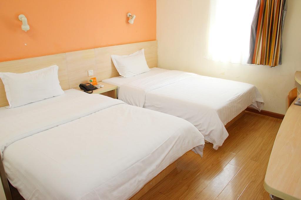 7Days Inn Nanchang North Railway Station Square Экстерьер фото