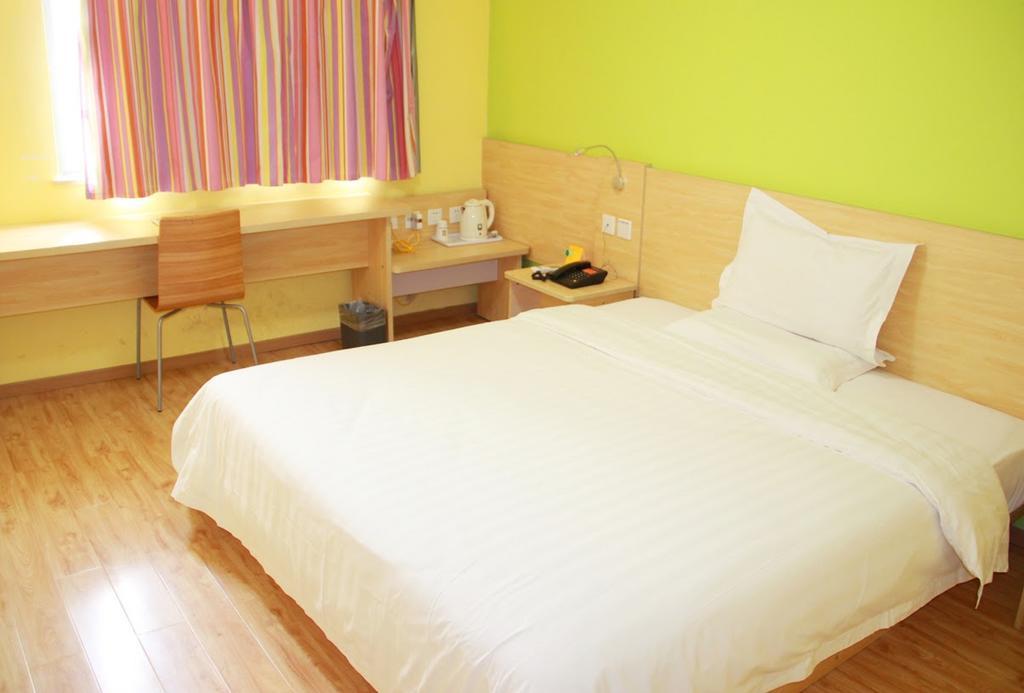 7Days Inn Nanchang North Railway Station Square Экстерьер фото