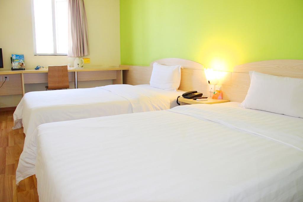 7Days Inn Nanchang North Railway Station Square Экстерьер фото