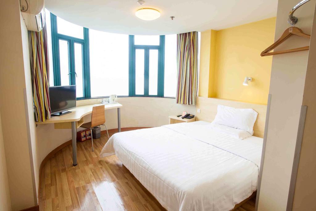 7Days Inn Nanchang North Railway Station Square Номер фото