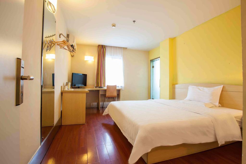 7Days Inn Nanchang North Railway Station Square Номер фото