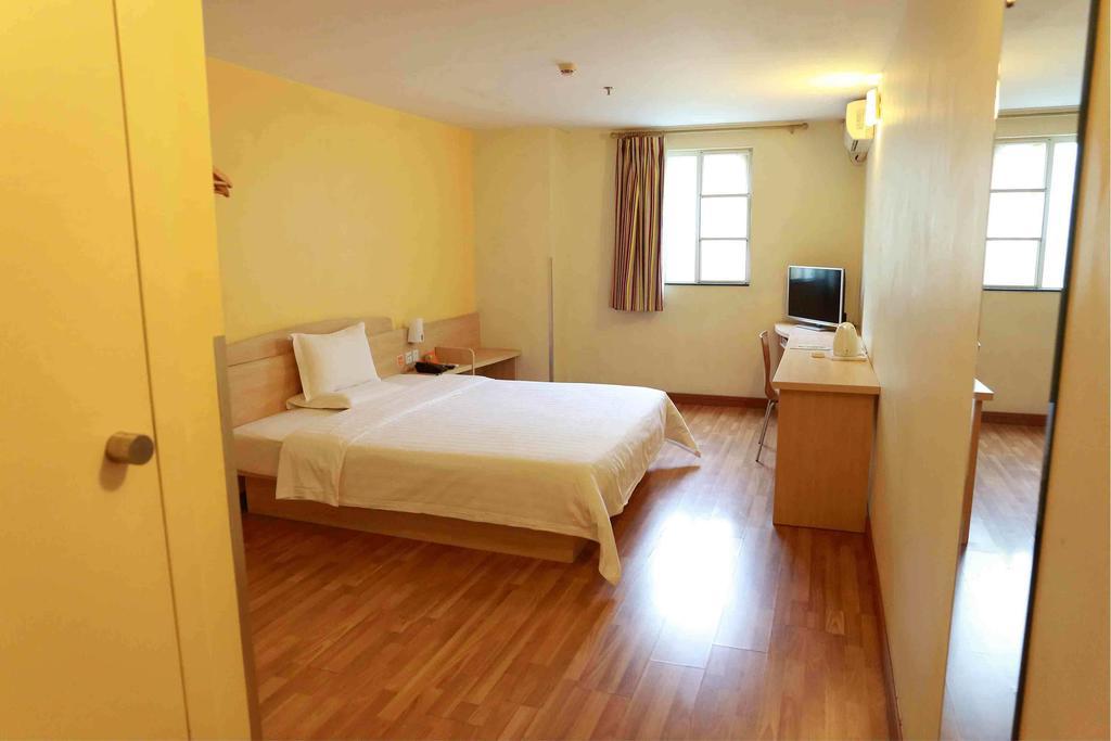 7Days Inn Nanchang North Railway Station Square Номер фото